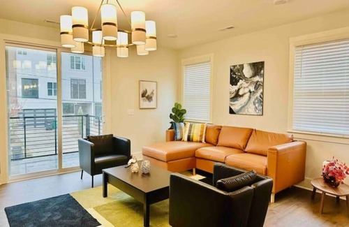 Charlotte House | Birdsong Bungalow - Uptown Retreat - 6 Beds