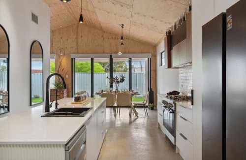 Greenacres House | Birdwood Modern Rustic
