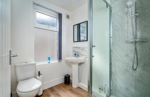 Birkenhead House | Birkenhead Haven - Sleeps 14 - Family and Group Stay