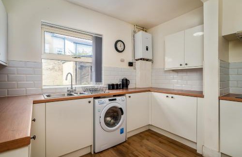 Birkenhead House | Birkenhead Haven - Sleeps 14 - Family and Group Stay
