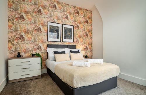 Birkenhead House | Birkenhead Haven - Sleeps 14 - Family and Group Stay