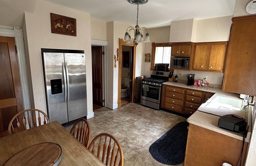 Hammondsport House | Bishop & DeSanto Family Inn, Sleeps 8