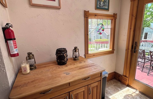 Hammondsport House | Bishop & DeSanto Family Inn, Sleeps 8