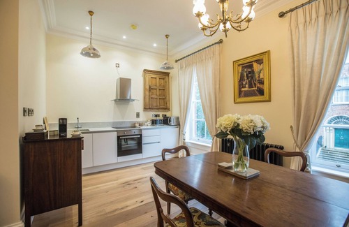 Londonderry Hotel | Bishop's Gate Hotel