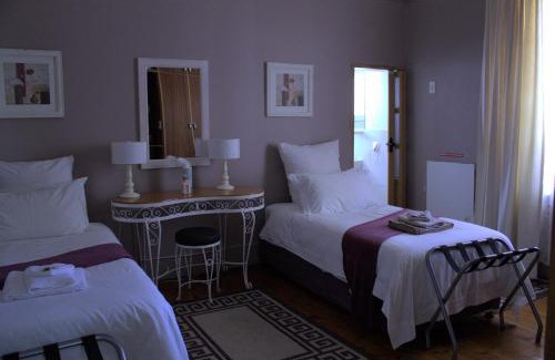 Oudtshoorn House | Bisibee Guest House