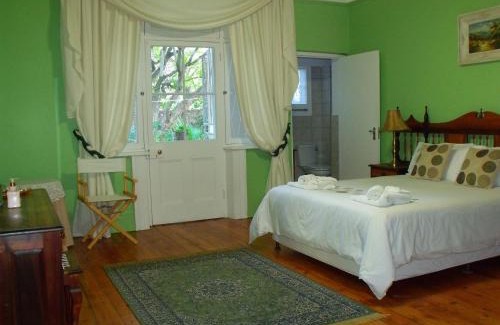 Oudtshoorn House | Bisibee Guest House