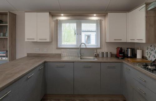 Tewitfield House | Bittern Lodge: 3BD Retreat in South Lakeland Park