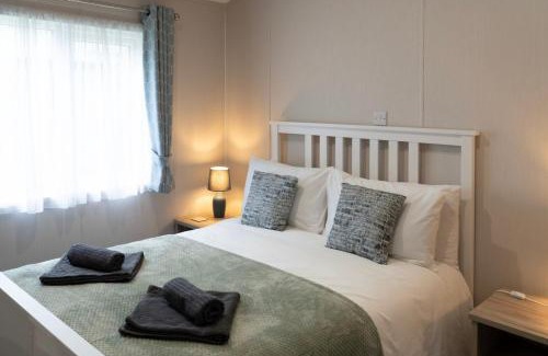 Tewitfield House | Bittern Lodge: 3BD Retreat in South Lakeland Park