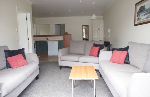 New Plymouth Hotel | Bks Egmont Motor Lodge