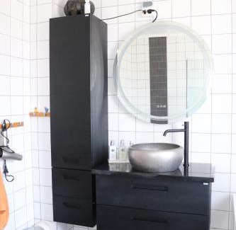 Farjestaden House | Blå rummet - Rum i familjärt boende - Sängkläder & handdukar ingår