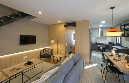 Collblanc y La Torrassa House | Blackhouse. With pool. BCN. FCB Stadium and Fira