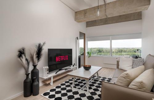 Central Milton Keynes Apartment | Black and White 1 BR Business stays Above MK Train Station
