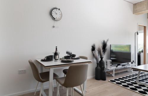 Central Milton Keynes Apartment | Black and White 1 BR Business stays Above MK Train Station