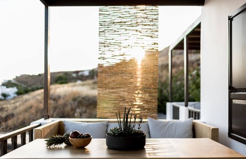 Agios Ioannis Apartment | Black Cactus