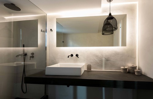Agios Ioannis Apartment | Black Cactus
