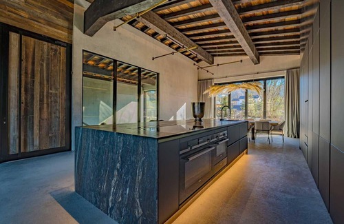 Foncine-le-Haut Ski Chalet | Black Chalet : Hébergement de Luxe Pour 14 Personnes