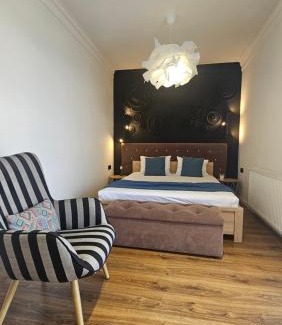 Mukachevo Apartment | Black Room Apartment