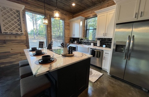 Pickens Cabin | Black Summit Cabin w/Hot Tub & ATV Trail Access
