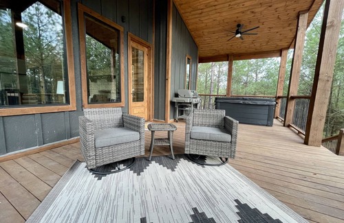 Pickens Cabin | Black Summit Cabin w/Hot Tub & ATV Trail Access