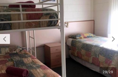 Lakes Entrance Apartment | Black Swan Motel inn