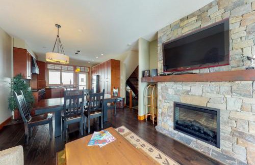 Big White Ski Resort House | Blacksmith Lodge 7