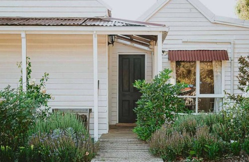 Lyonville House | Blacksmith's Cottage