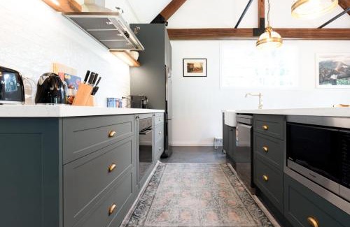 Evandale Apartment | Blackwood Tree Barn Conversion with Parking & Wifi