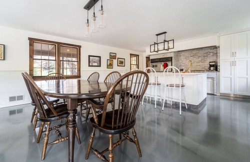 Woodbury House | Blackwoods Old Country Home 5 Bedroom Home by RedAwning