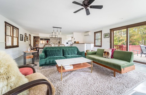 Woodbury House | Blackwoods Old Country Home 5 Bedroom Home by RedAwning