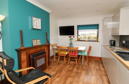 Bethania House | BLAENYWAWR, family friendly, country holiday cottage in Aberaeron