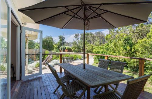 Blairgowrie House | Blairgowrie Bella - light filled home with great deck