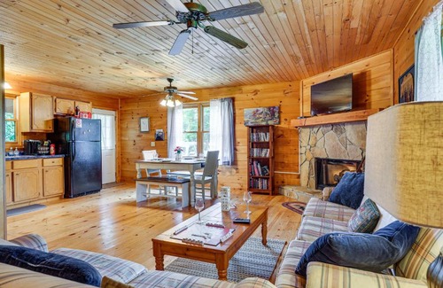 Blairsville House | Blairsville Cabin with Fire Pit and Grill!