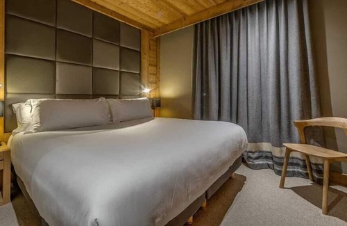 Val-d'Isere Apartment | Blazing Sunflower Apartment with Fancy Interiors