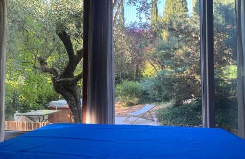 Lauris House | Bleu de Provence, chambre privé, jardin & jacuzzi
