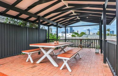 Broadbeach Waters House | Bliss At Broadbeach - Large canal facing property
