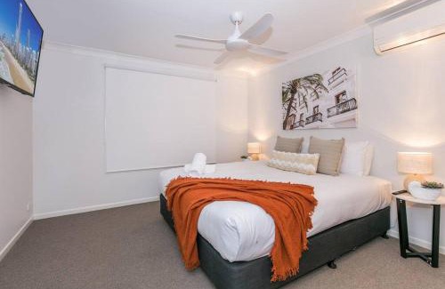 Broadbeach Waters House | Bliss At Broadbeach - Large canal facing property