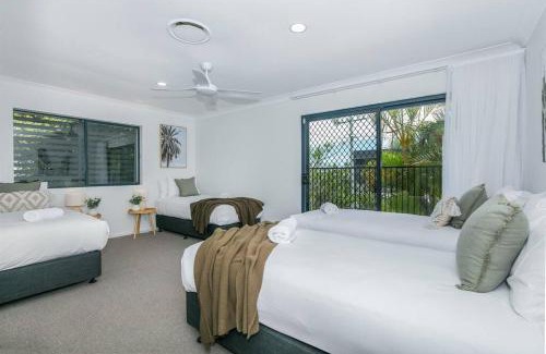 Broadbeach Waters House | Bliss At Broadbeach - Large canal facing property