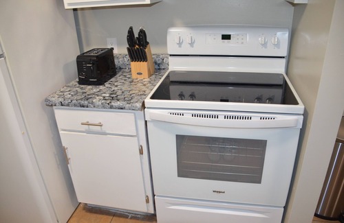 Enterprise Apartment | Blissful Bungalow- Near Ft. Novosel and shopping, Quiet, Fast WiFi