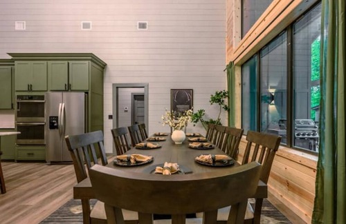 Broken Bow Cabin | Blissful Pines Pool & Play Resort -Sleeps 22