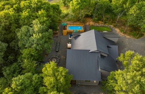 Broken Bow Cabin | Blissful Pines Pool & Play Resort -Sleeps 22