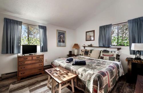 The Woods House | Blissful Zen Cabin Oasis near Cacapon River in West Virginia