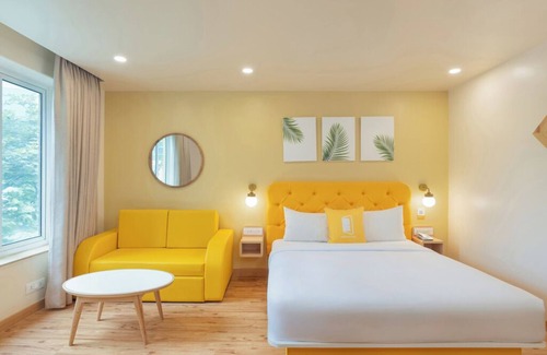 Gachibowli Hotel | Bloom Hotel - DLF Road Gachibowli