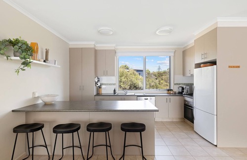 Ventnor House | Bloomfield Vistas - 1 minute walk to the beach