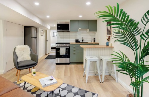 Dovercourt Park House | Bloordale Basement, Cozy and Clean
