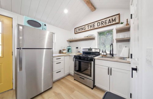 East Sandwich House | Blue Anchor Cottage - private hot tub getaway!