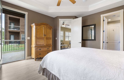 Indian Point House | Blue Bird Hideaway in Live Entertainment Capital!