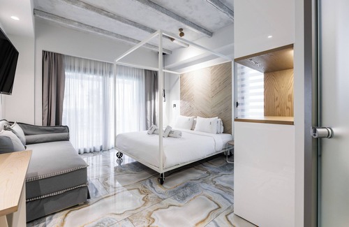 Pefkochori Hotel | Blue Carpet Luxury Suites