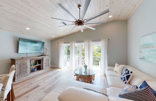 Anna Maria Villa | Blue Crush by AMI Locals