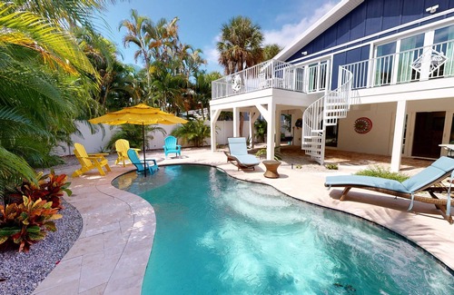 Anna Maria Villa | Blue Crush by AMI Locals