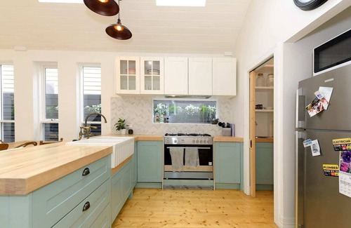 Footscray House | Blue Door - 3BR Unit in the heart of Footscray